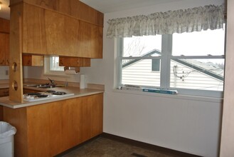 1120 12th St NW in Minot, ND - Foto de edificio - Building Photo