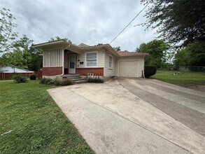 3205 Elva Ave in Dallas, TX - Building Photo - Building Photo