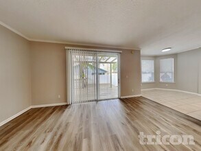 10818 Birchard Ln in Jacksonville, FL - Foto de edificio - Building Photo