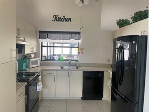 5675 Northpointe Ln in Boynton Beach, FL - Building Photo - Building Photo