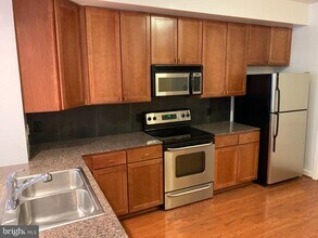 400 Massachusetts Ave NW in Washington, DC - Building Photo - Building Photo
