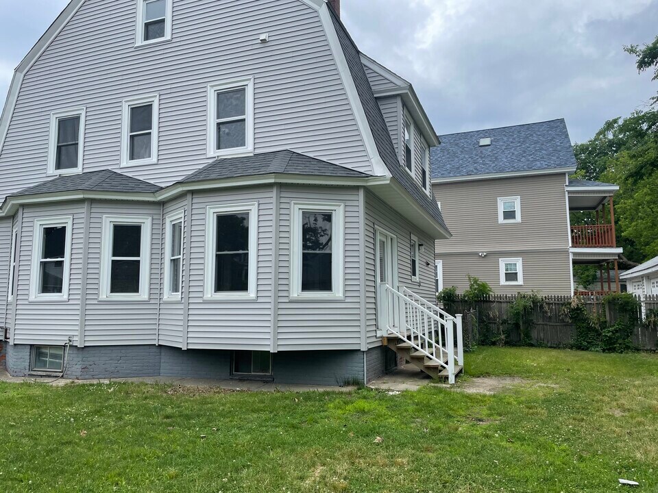 127 Massachusetts Ave in Providence, RI - Building Photo