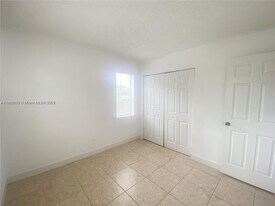 10489 NW 8th St in Pembroke Pines, FL - Building Photo