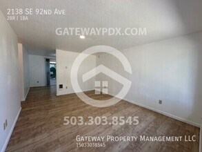 2138 SE 92nd Ave in Portland, OR - Building Photo - Building Photo