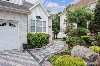 45 Carter Dr in Old Bridge, NJ - Building Photo - Building Photo