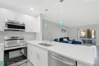 255 S Cypress Rd in Pompano Beach, FL - Building Photo - Building Photo