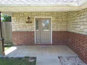 16046 Heavens Gate Ln in St. Robert, MO - Building Photo - Building Photo
