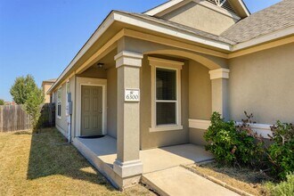 6300 Garden Rose Path in Austin, TX - Building Photo - Building Photo