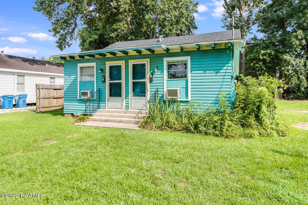 233 St Michael St in Lafayette, LA - Building Photo