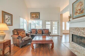 14302 Reissen Ln in Houston, TX - Foto de edificio - Building Photo