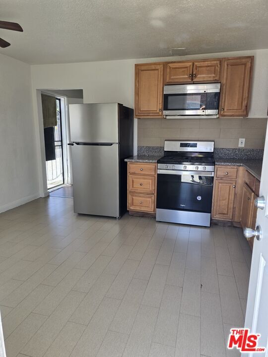 1117 W 94th St in Los Angeles, CA - Building Photo - Building Photo