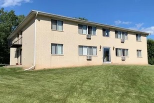 1414 Martiny Ct. in Baraboo, WI - Building Photo