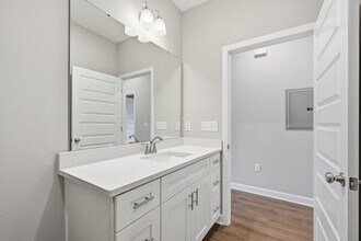 498 North Ave E, Unit A in Crestview, FL - Building Photo - Building Photo