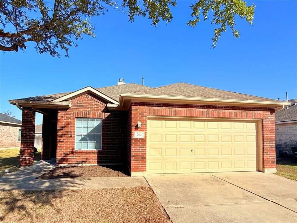 702 Estancia Way in Leander, TX - Building Photo
