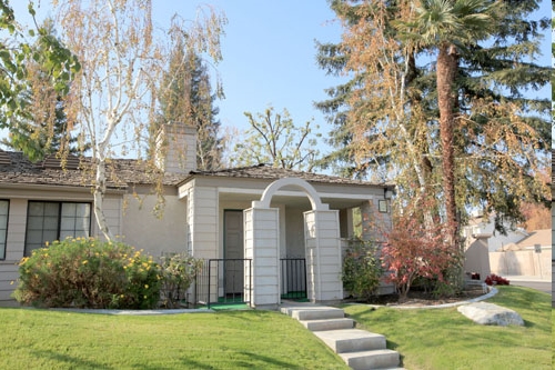 Laurelwood West Villas in Bakersfield, CA - Foto de edificio - Building Photo