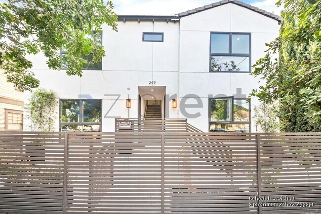 249 N Bonnie Brae St in Los Angeles, CA - Building Photo - Building Photo