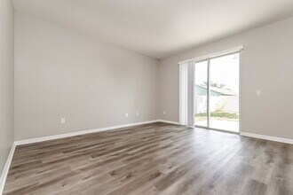 906 Windton Oak Dr in Ruskin, FL - Building Photo - Building Photo