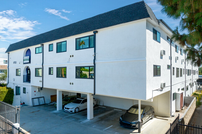 6958 Woodman in Van Nuys, CA - Building Photo - Primary Photo