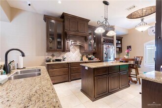 16 Queens Ave in McAllen, TX - Building Photo - Building Photo