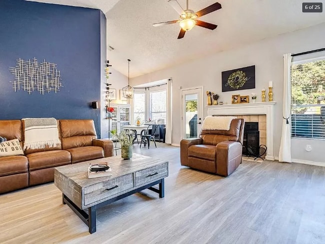 2131 Cervin Blvd in Austin, TX - Foto de edificio - Building Photo