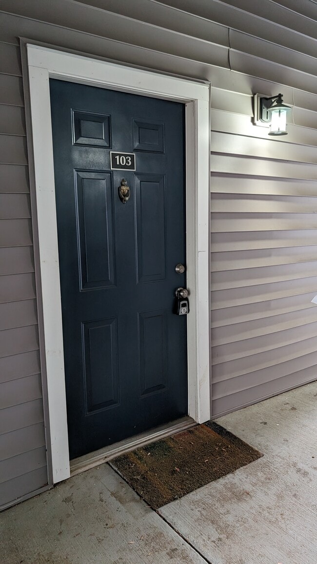 46602 Ellicott Sq, Unit 103 in Potomac Falls, VA - Building Photo - Building Photo