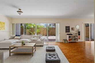 7508 SW 58th Ave in South Miami, FL - Building Photo - Building Photo