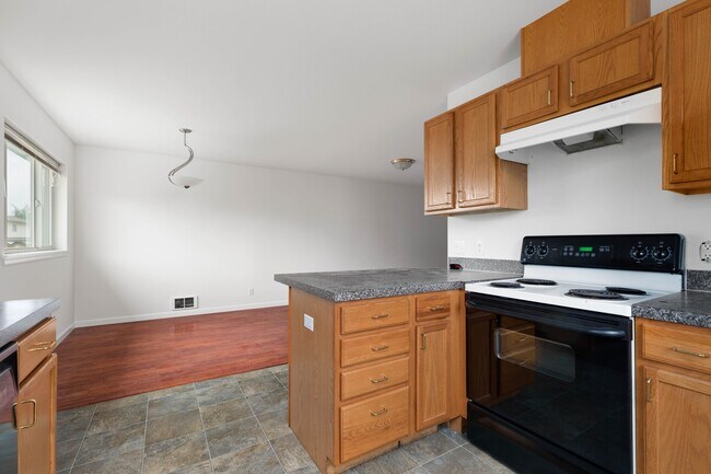 1414 NW Elwha St in Oak Harbor, WA - Building Photo - Building Photo