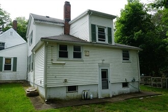 20 Bolton Pl in Bridgewater, MA - Foto de edificio - Building Photo