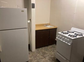 3431 W Kilbourn Ave, Unit 9 in Milwaukee, WI - Building Photo