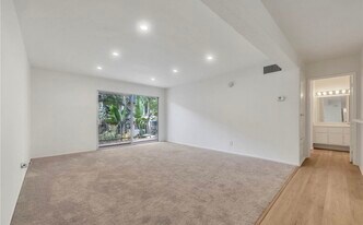 5460 White Oak Ave, Unit C216 in Encino, CA - Building Photo