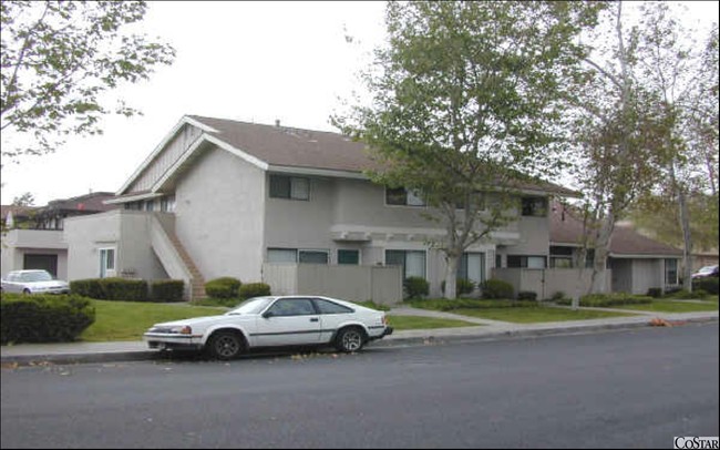 22992 Village Dr in Lake Forest, CA - Foto de edificio - Building Photo