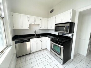 925 E Wells St in Milwaukee, WI - Building Photo - Building Photo
