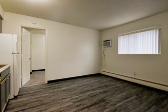 2214 D St in Omaha, NE - Building Photo - Interior Photo