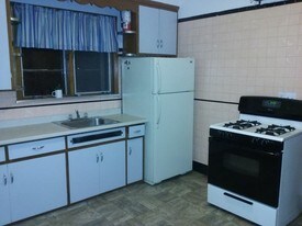 467 Potomac Ave, Unit 3