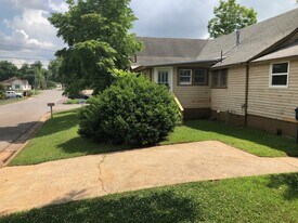 324 Hale St in Oxford, AL - Building Photo