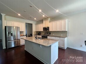 8411 Flint Hill Dr in Charlotte, NC - Building Photo - Building Photo