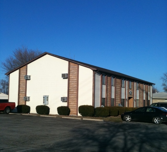 1476 W McKay Rd in Shelbyville, IN - Foto de edificio