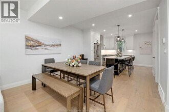 1033 Walker Rd in Windsor, ON - Building Photo - Building Photo