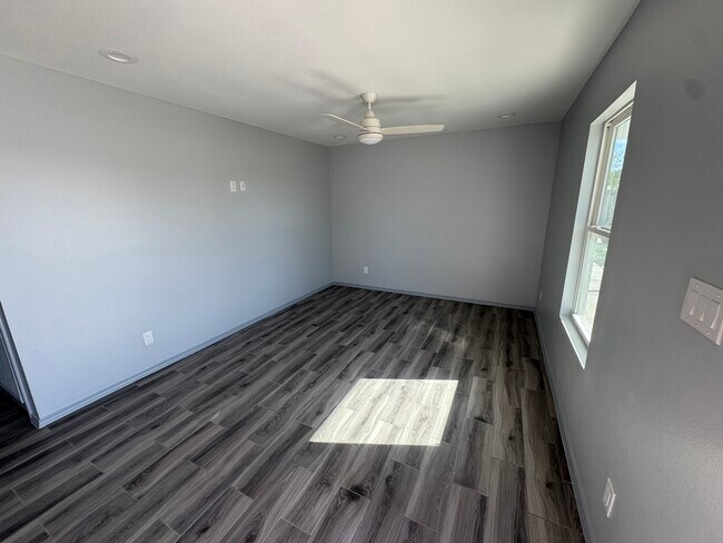 21 Dunlap St, Unit B in Brownsville, TX - Building Photo - Building Photo