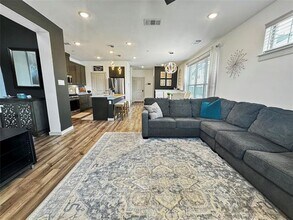 677 Watersedge Ct in Lewisville, TX - Building Photo - Building Photo