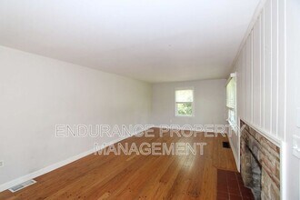 859 Loveland-Miamiville Rd in Loveland, OH - Building Photo - Building Photo
