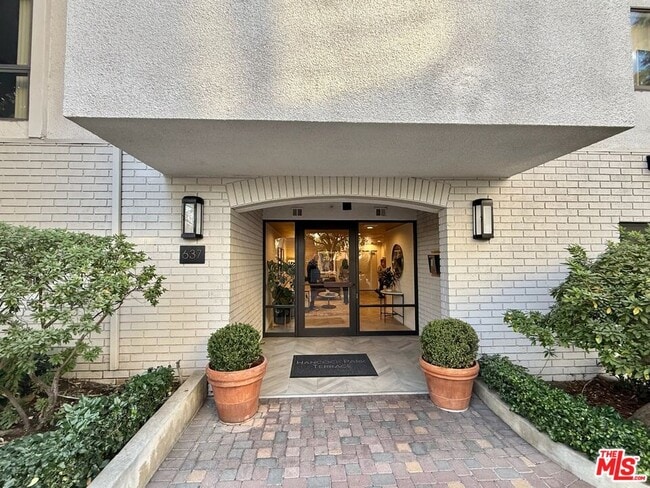 637 Wilcox Ave in Los Angeles, CA - Building Photo - Building Photo