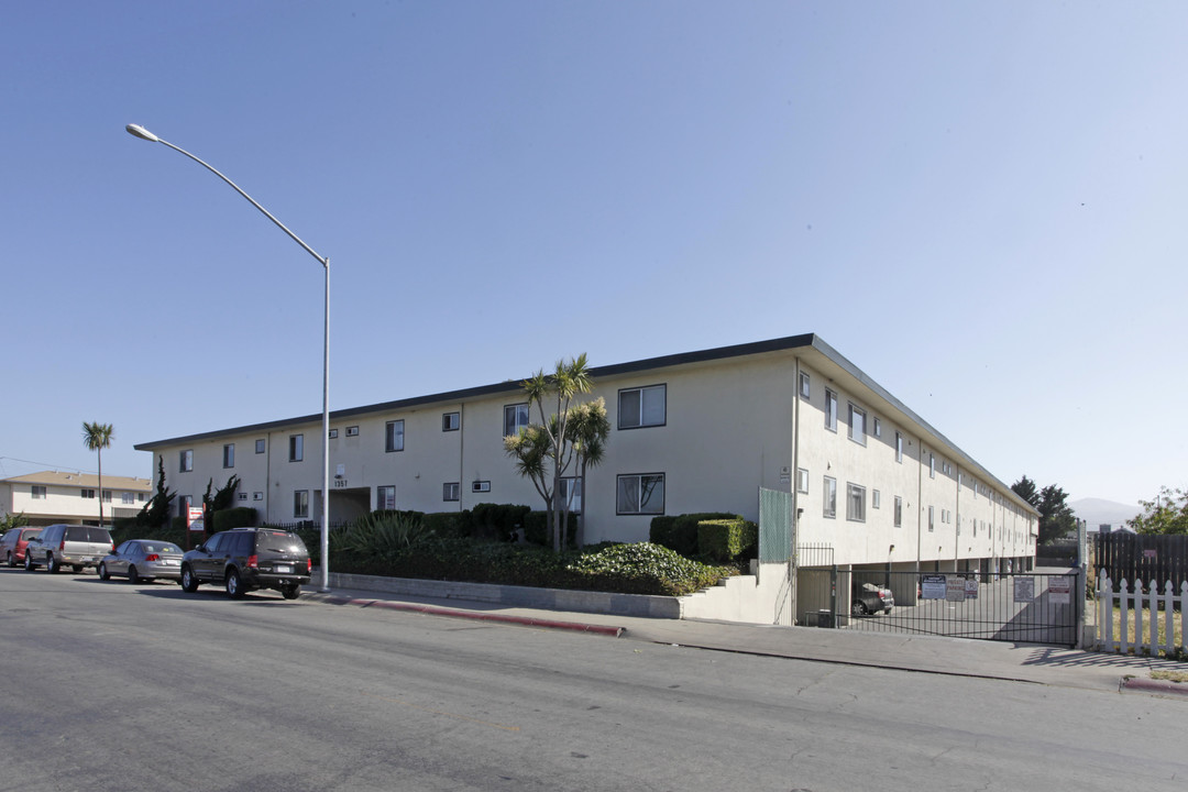 Thorndike Apartments in Salinas, CA - Foto de edificio