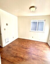 1007 W Main St, Unit 1 in Centralia, WA - Building Photo - Building Photo