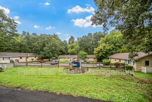 221 Howell St in Chapel Hill, NC - Building Photo