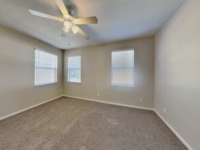 6610 Colonial Lake Dr in Riverview, FL - Building Photo - Building Photo