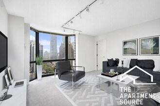 1111 N Dearborn St in Chicago, IL - Building Photo - Building Photo
