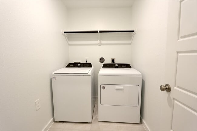 property at 6686 Lahna Oak Dr