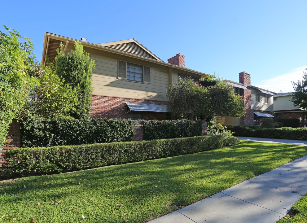 129 E Fairview Ave in Glendale, CA - Building Photo