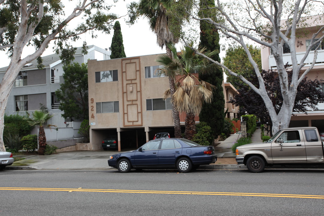 924 7th St in Santa Monica, CA - Building Photo